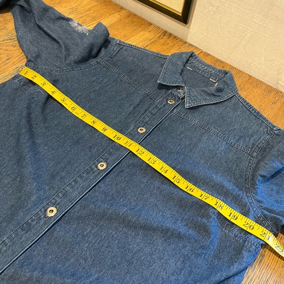 💙 Vintage-Inspired Embroidered Denim Shirt – Size 10 - Picture 3 of 10
